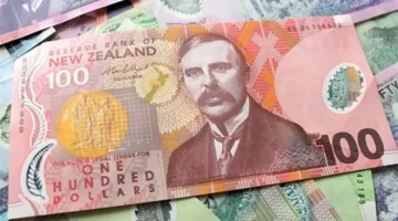 تحرك جديد.. سعر الدولار والعملات أمام الجنيه في البنوك المصرية خلال تعاملات الأحد 4 يناير 2026